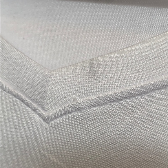 Basic white v-neck top - Picture 2 of 4